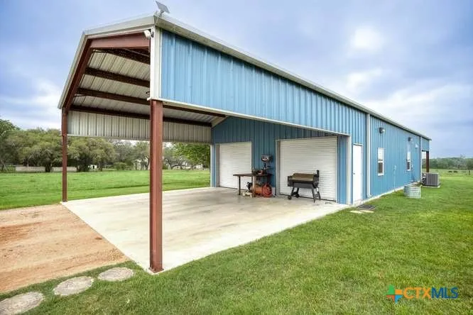 1345 E Old Hallettsville Road Flatonia, TX 78941