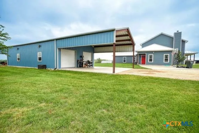 1345 E Old Hallettsville Road Flatonia, TX 78941