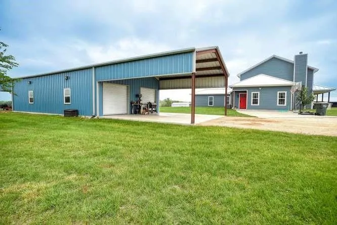 1345 E Old Hallettsville Road Flatonia, TX 78941