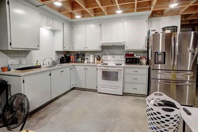 1345 E Old Hallettsville Road Flatonia, TX 78941