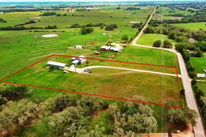 1345 E Old Hallettsville Road Flatonia, TX 78941