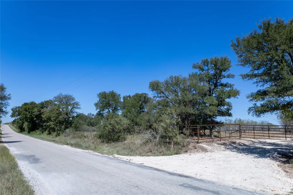 4005 Old Colony Line Road Dale, TX 78616