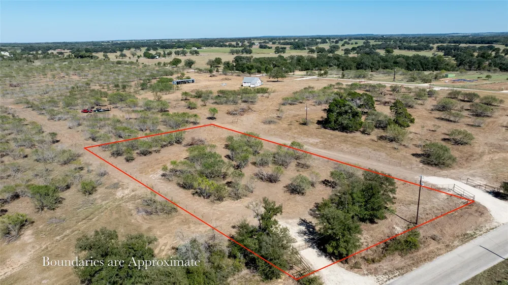 4005 Old Colony Line Road Dale, TX 78616