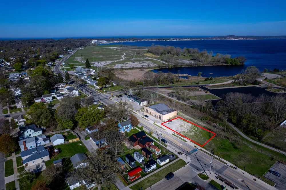 2034 Lakeshore Drive Muskegon, MI 49441