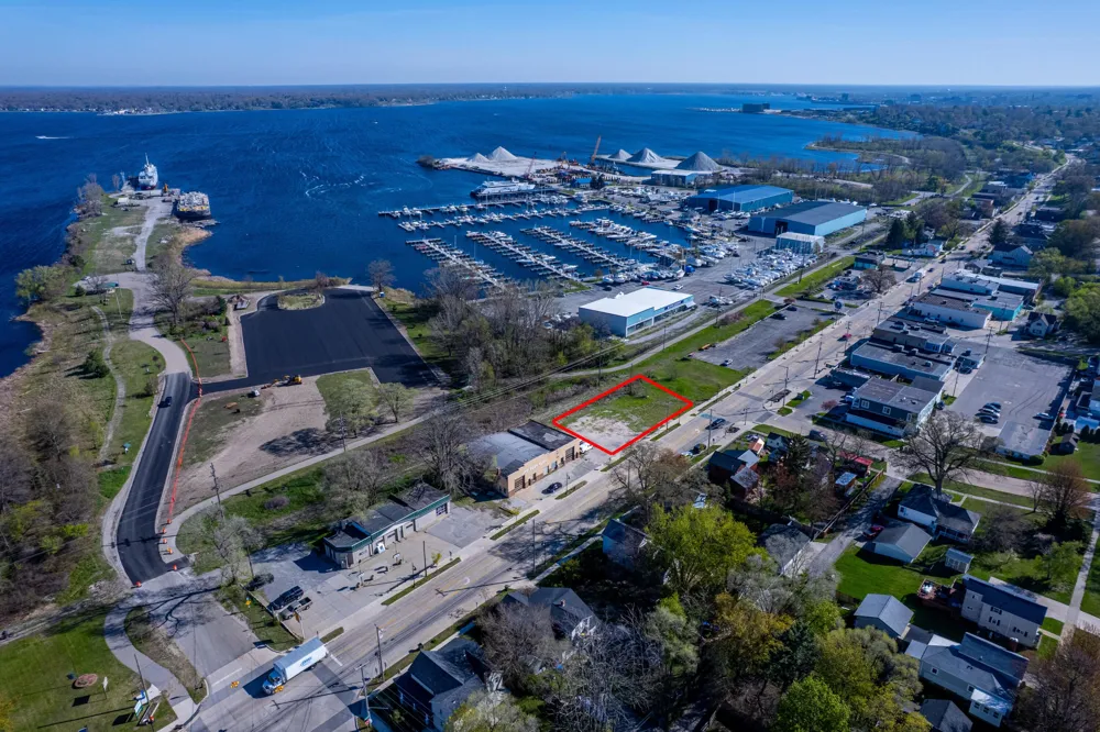 2034 Lakeshore Drive Muskegon, MI 49441