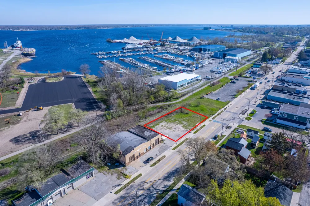 2034 Lakeshore Drive Muskegon, MI 49441