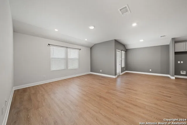 1080 AMBLE OAK Seguin, TX 78155