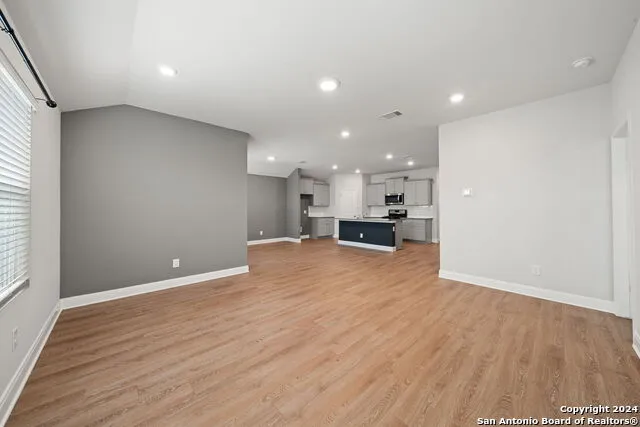 1080 AMBLE OAK Seguin, TX 78155