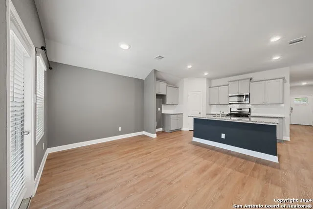1080 AMBLE OAK Seguin, TX 78155
