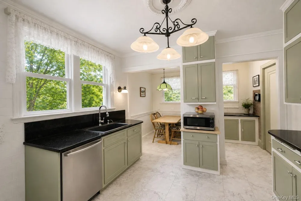 130 E Cedar Street Mount Vernon, NY 10552