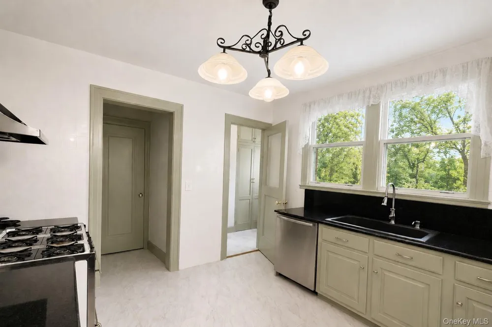 130 E Cedar Street Mount Vernon, NY 10552