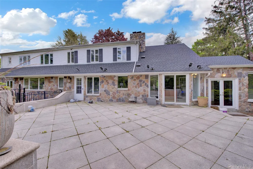 1719 Cedar Swamp Road Brookville, NY 11545