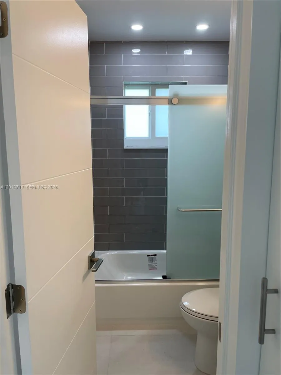 6820 SW 13th Ter #6820 Miami, FL 33144