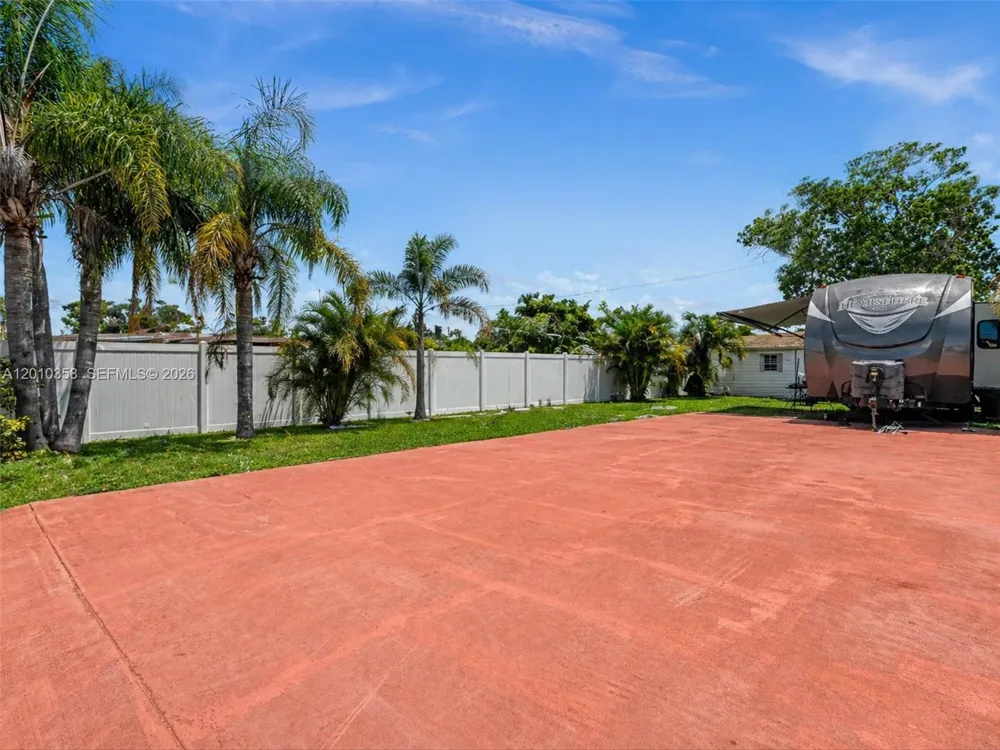 4301 NW 185th St Miami Gardens, FL 33055
