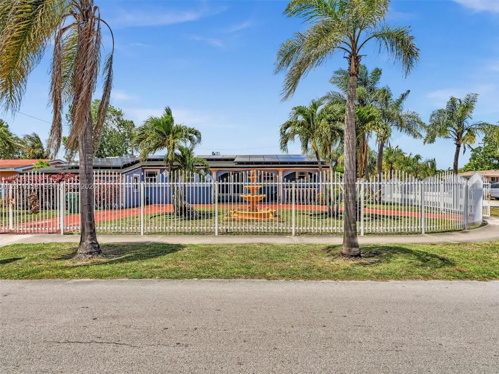 4301 NW 185th St Miami Gardens, FL 33055