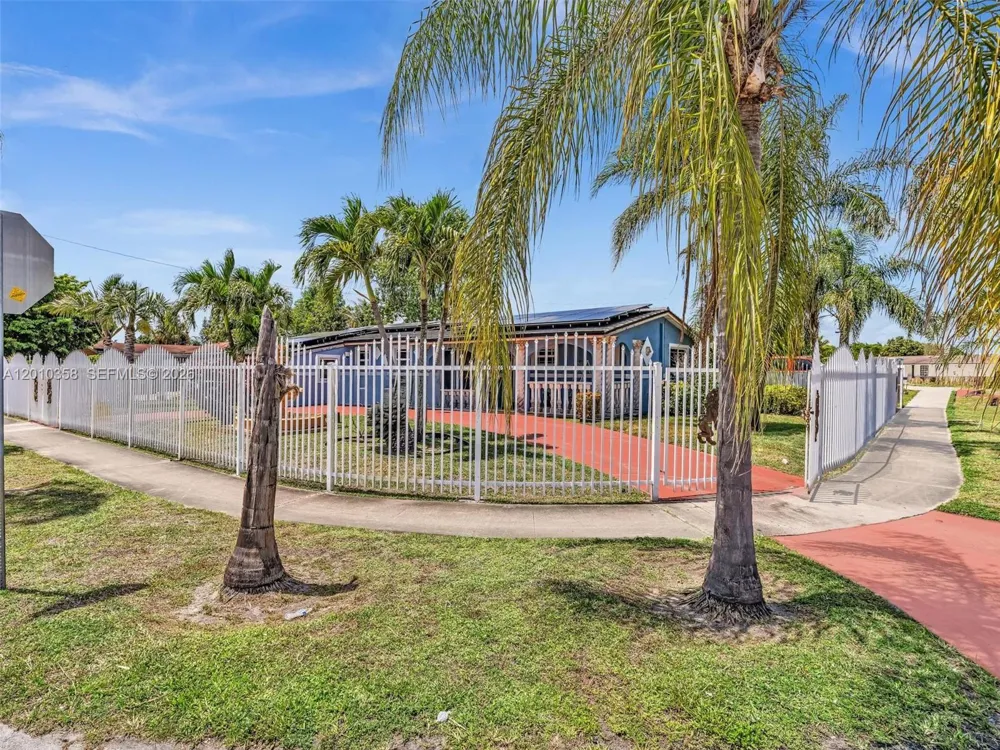 4301 NW 185th St Miami Gardens, FL 33055