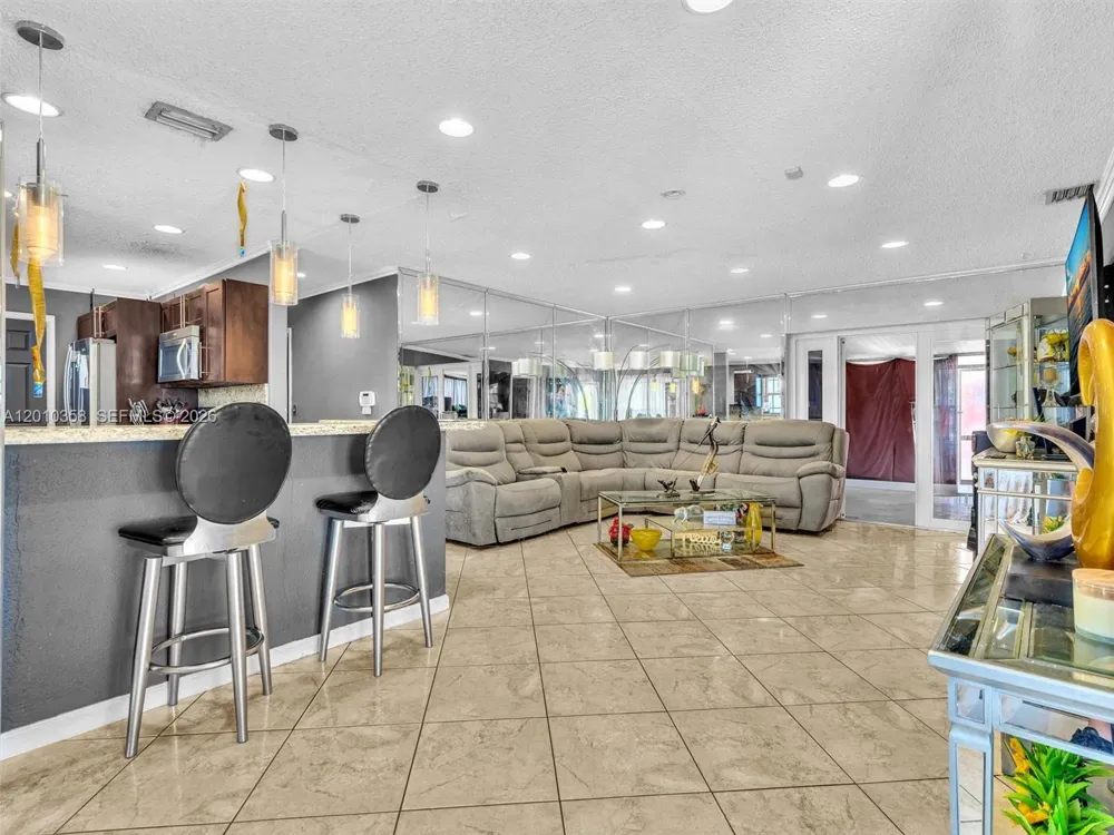 4301 NW 185th St Miami Gardens, FL 33055