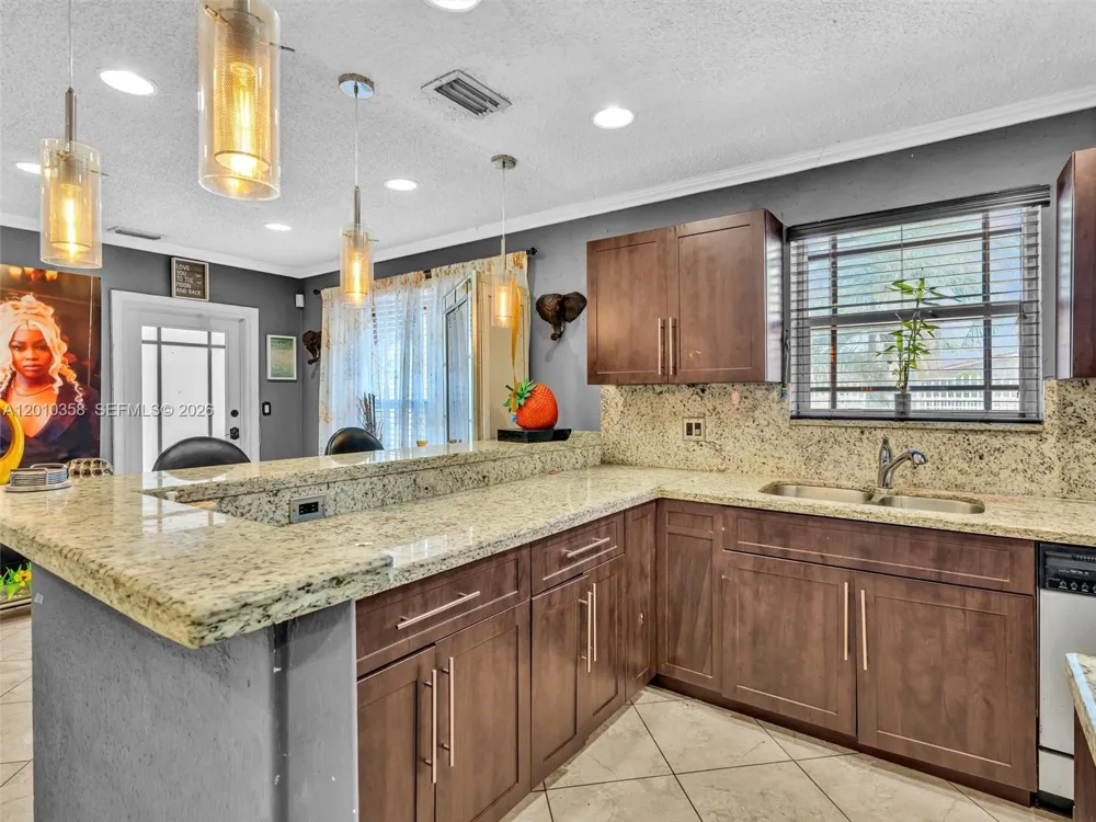 4301 NW 185th St Miami Gardens, FL 33055