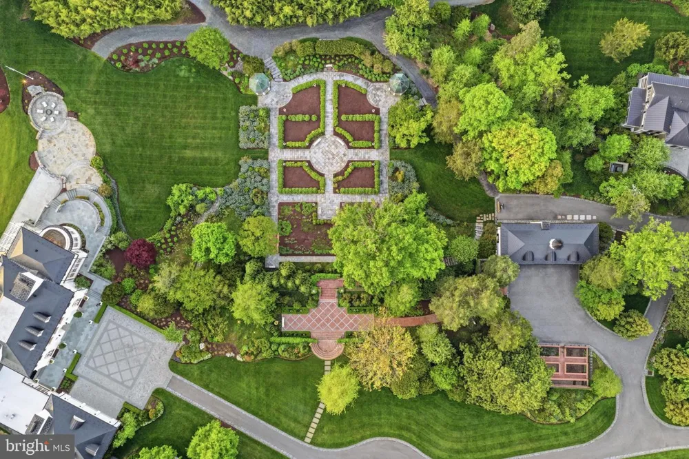 7979 E BOULEVARD DRIVE Alexandria, VA 22308