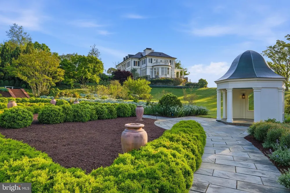 7979 E BOULEVARD DRIVE Alexandria, VA 22308