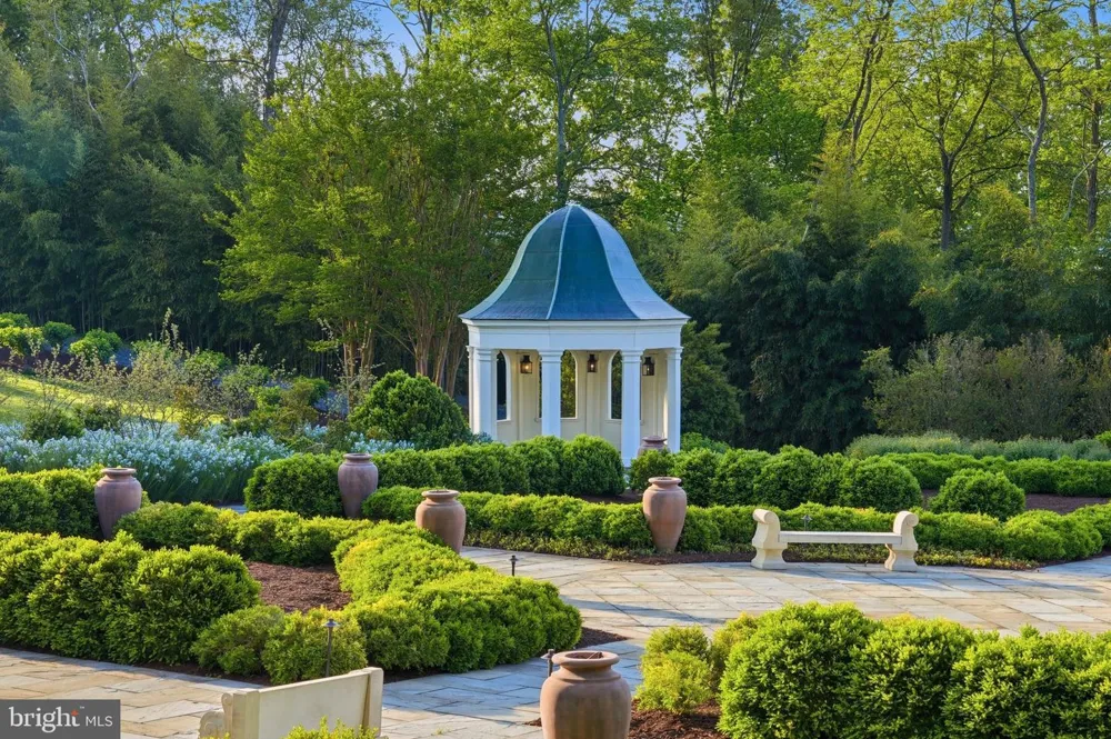7979 E BOULEVARD DRIVE Alexandria, VA 22308