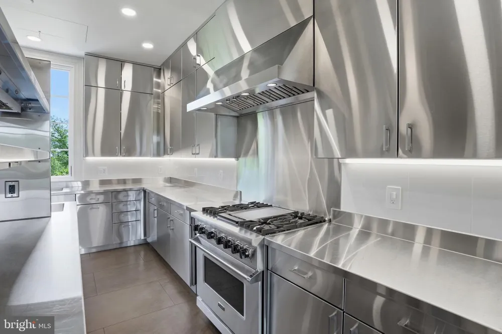 7979 E BOULEVARD DRIVE Alexandria, VA 22308