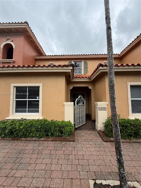 4939 Harbor Isles Dr #106