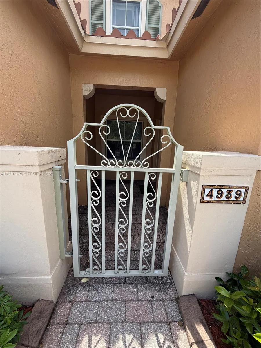 4939 Harbor Isles Dr #106 Dania Beach, FL 33312