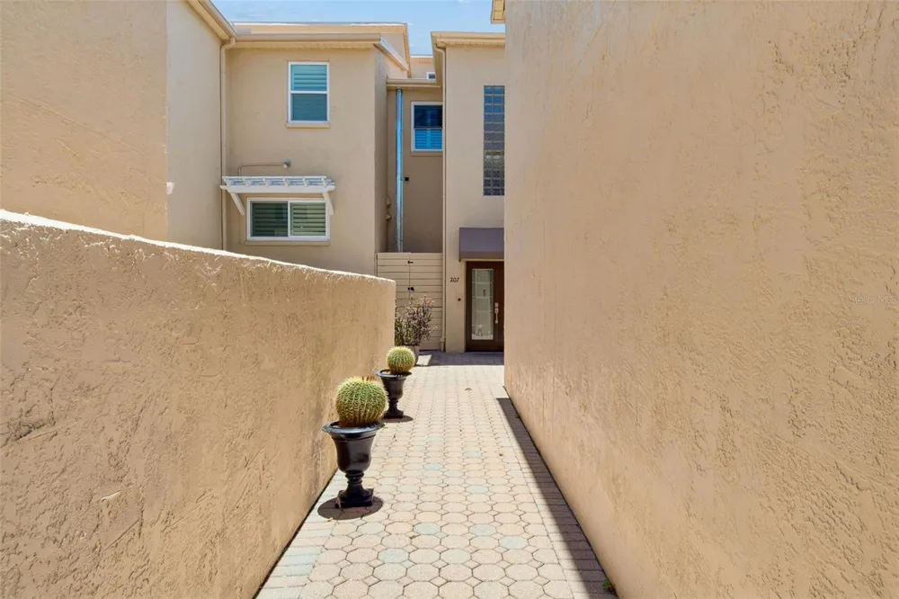 487 PINELLAS BAYWAY S #207 St Petersburg, FL 33715