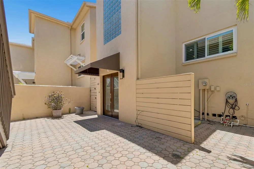 487 PINELLAS BAYWAY S #207 St Petersburg, FL 33715