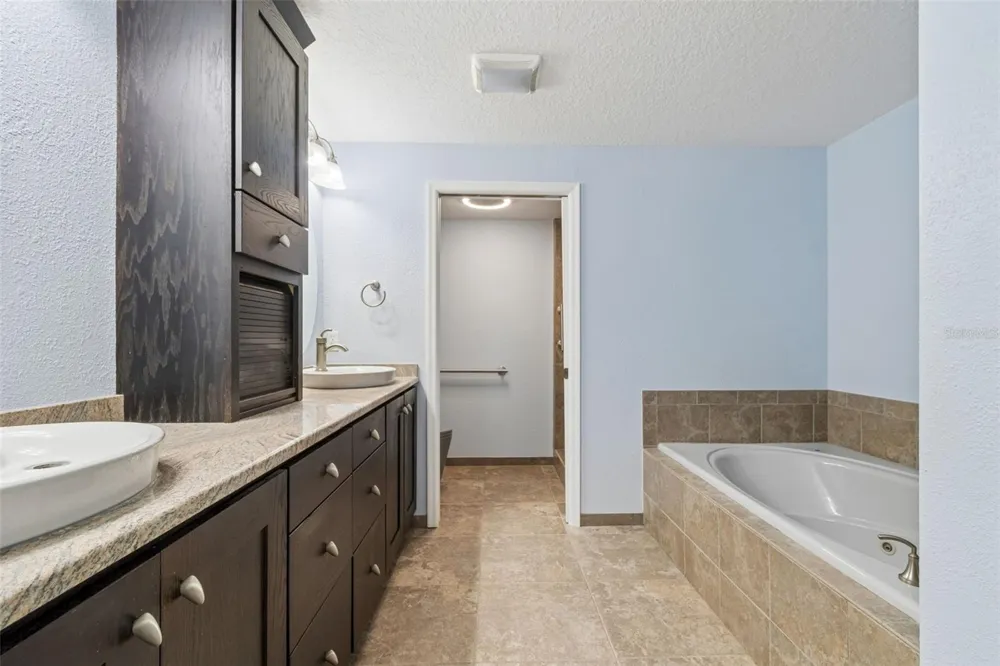 487 PINELLAS BAYWAY S #207 St Petersburg, FL 33715