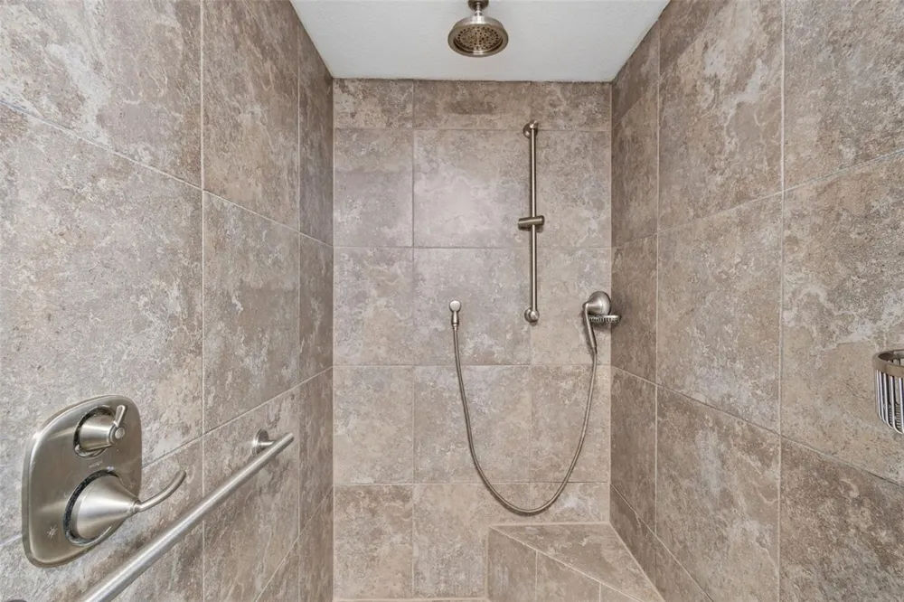 487 PINELLAS BAYWAY S #207 St Petersburg, FL 33715