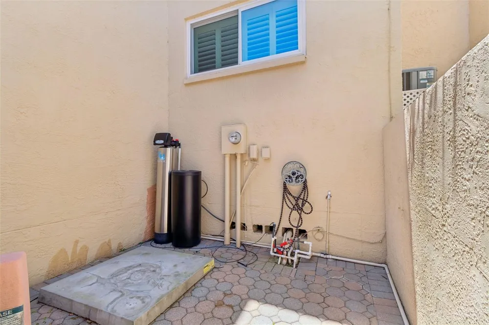 487 PINELLAS BAYWAY S #207 St Petersburg, FL 33715