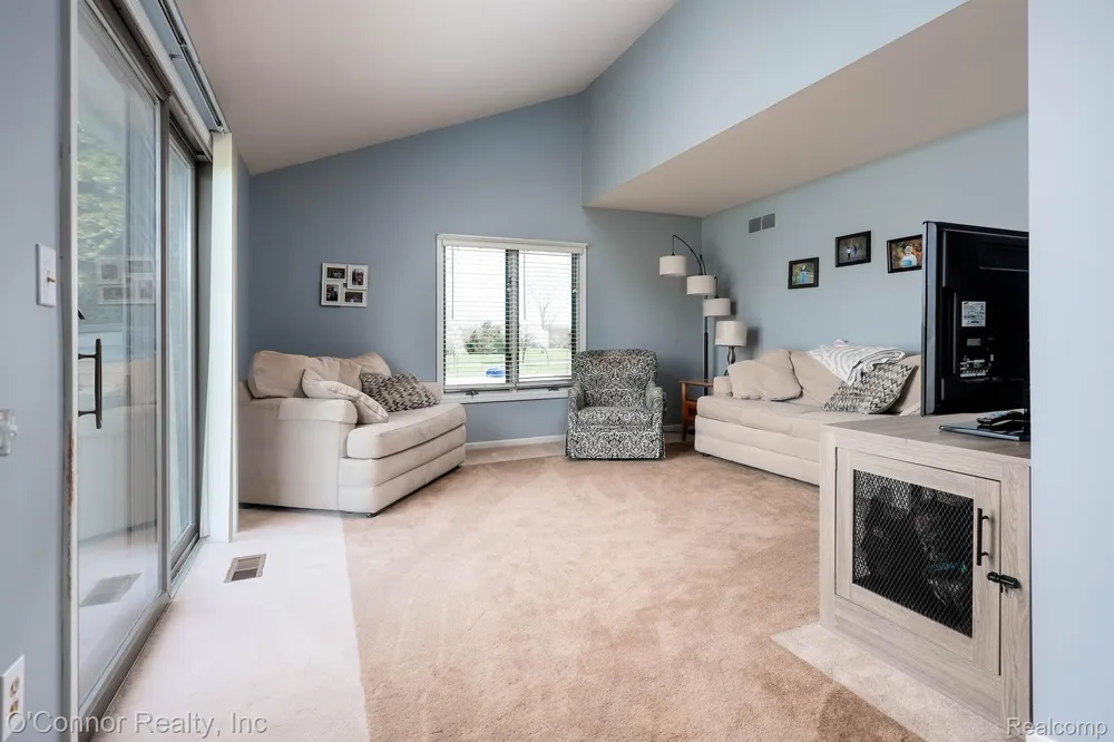 7978 Frith Road Columbus Township, MI 48063