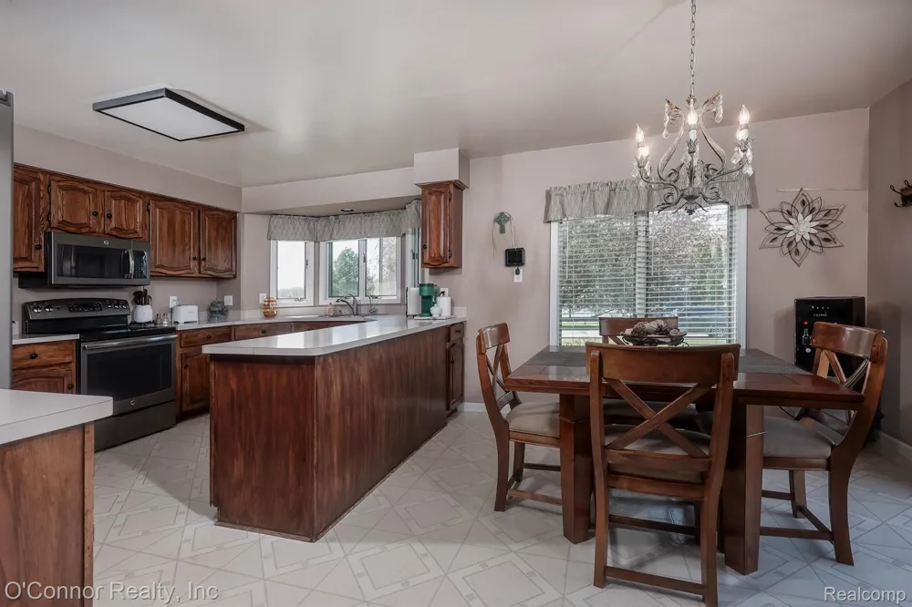 7978 Frith Road Columbus Township, MI 48063