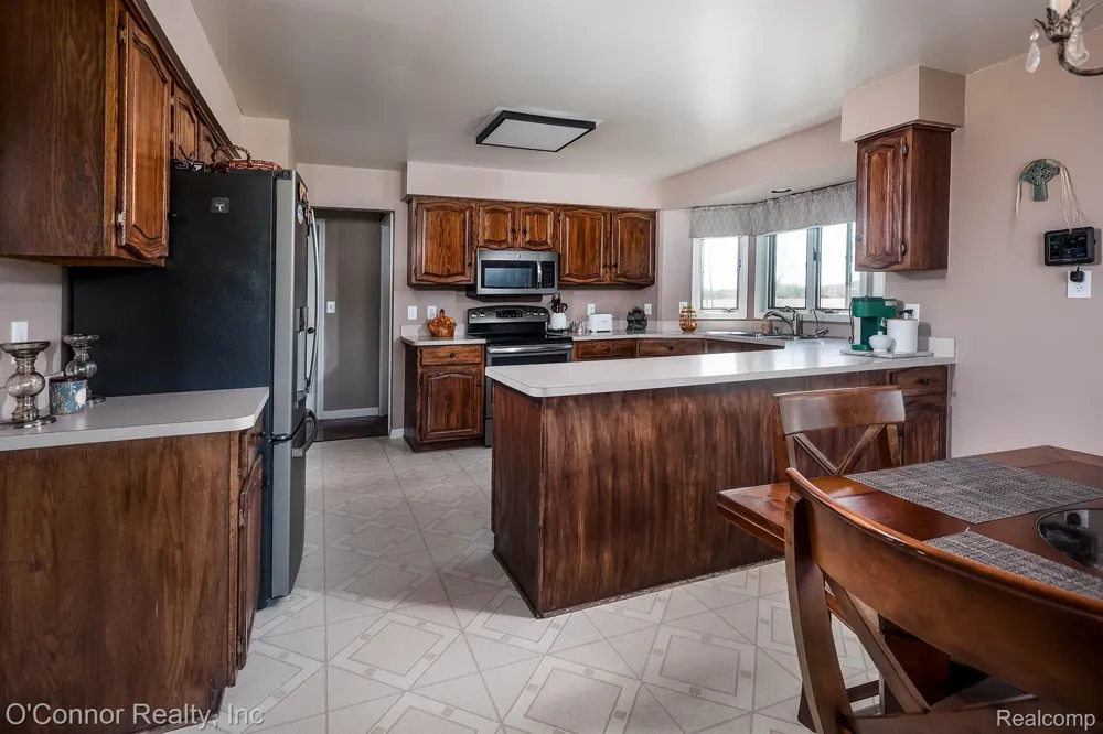 7978 Frith Road Columbus Township, MI 48063
