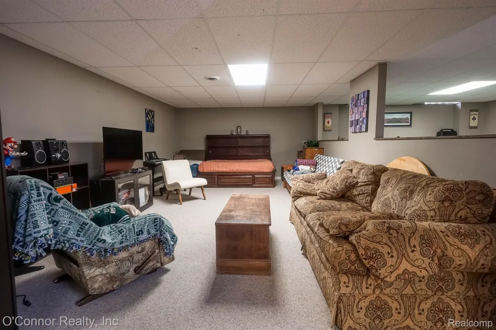 7978 Frith Road Columbus Township, MI 48063