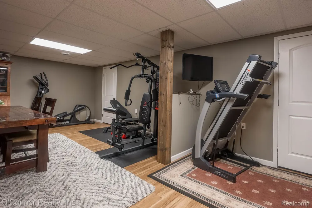 7978 Frith Road Columbus Township, MI 48063
