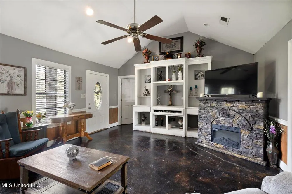 147 Wolverton Drive Magee, MS 39111
