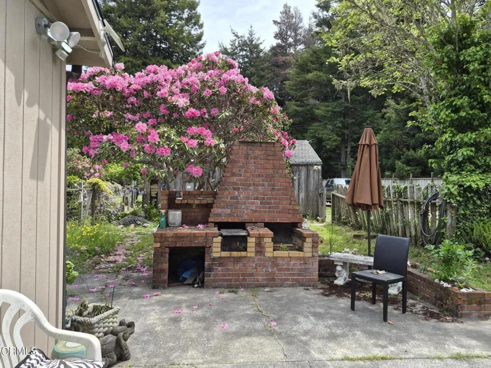 20301 Lyta Way Fort Bragg, CA 95437