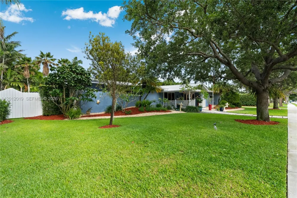 13401 SW 74th Ave Pinecrest, FL 33156