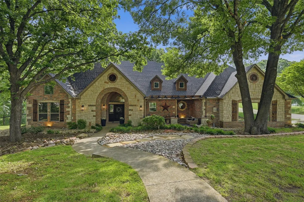 31 Forest Hills Circle Gunter, TX 75058