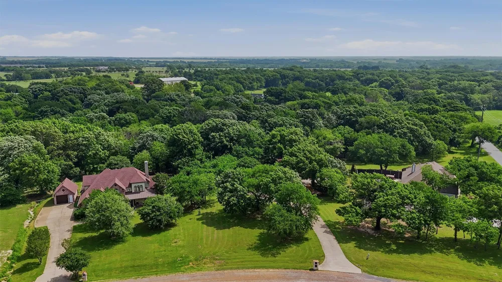 31 Forest Hills Circle Gunter, TX 75058