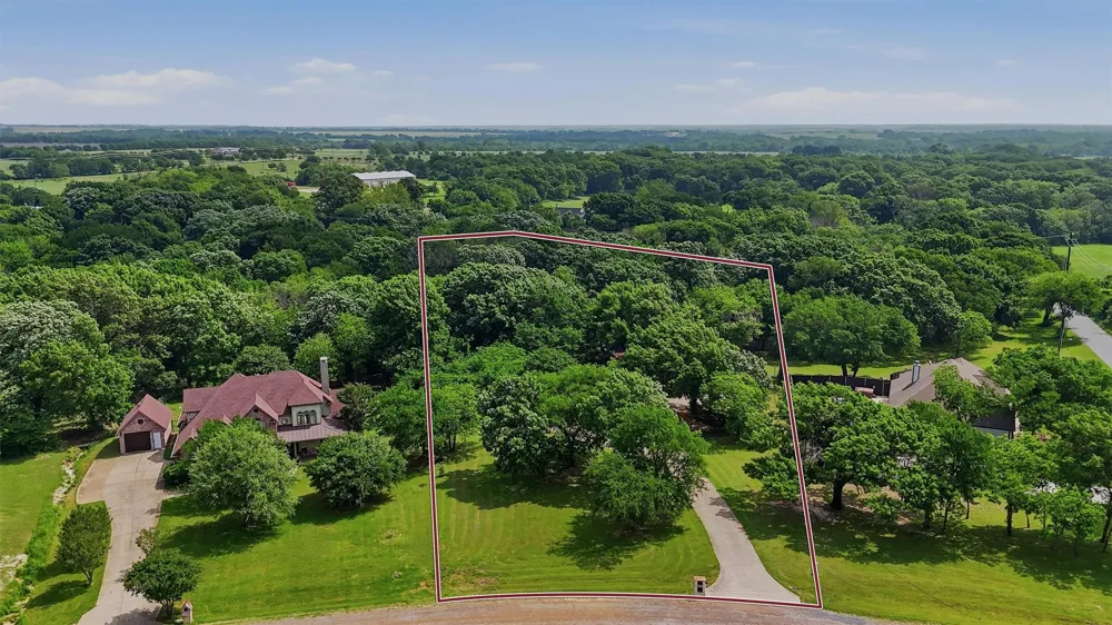 31 Forest Hills Circle Gunter, TX 75058