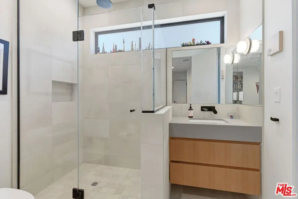 3860 Madison Road La Canada Flintridge, CA 91011