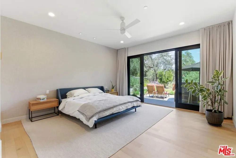 3860 Madison Road La Canada Flintridge, CA 91011