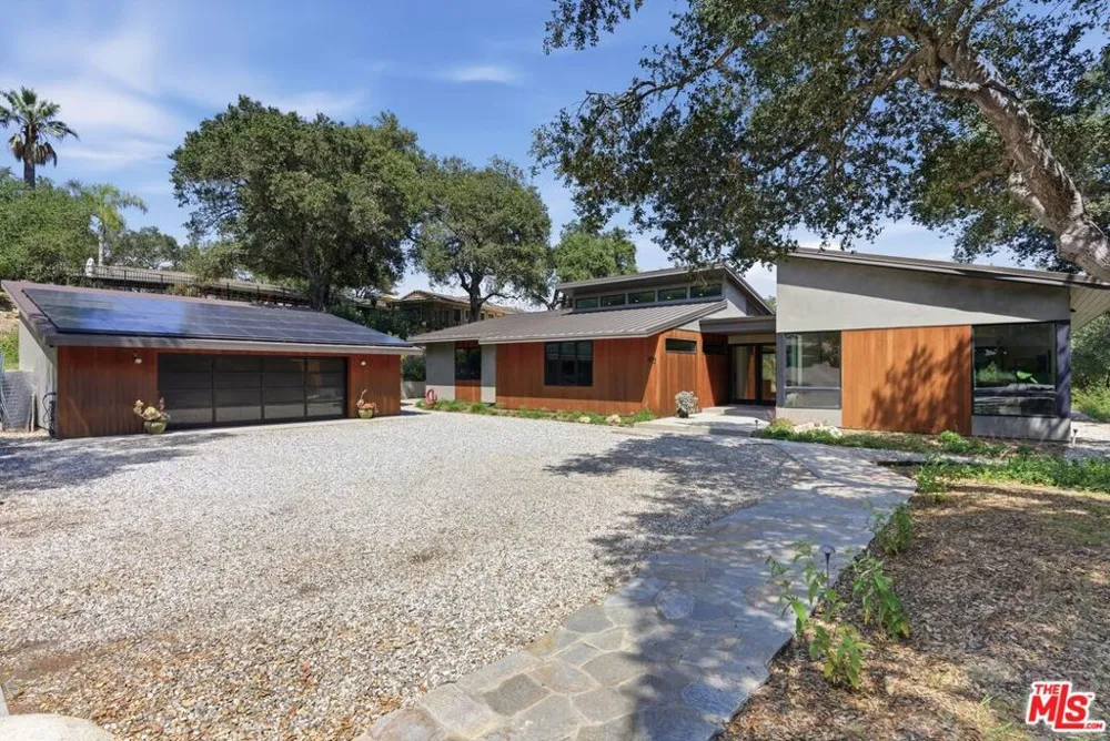 3860 Madison Road La Canada Flintridge, CA 91011