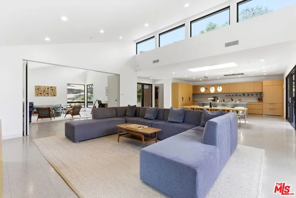 3860 Madison Road La Canada Flintridge, CA 91011