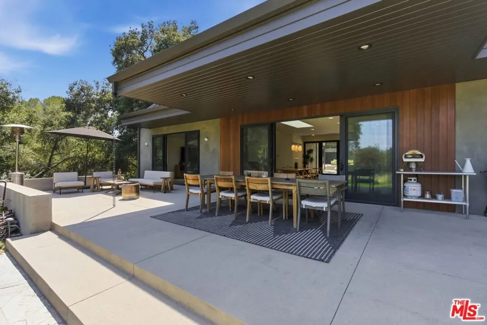 3860 Madison Road La Canada Flintridge, CA 91011