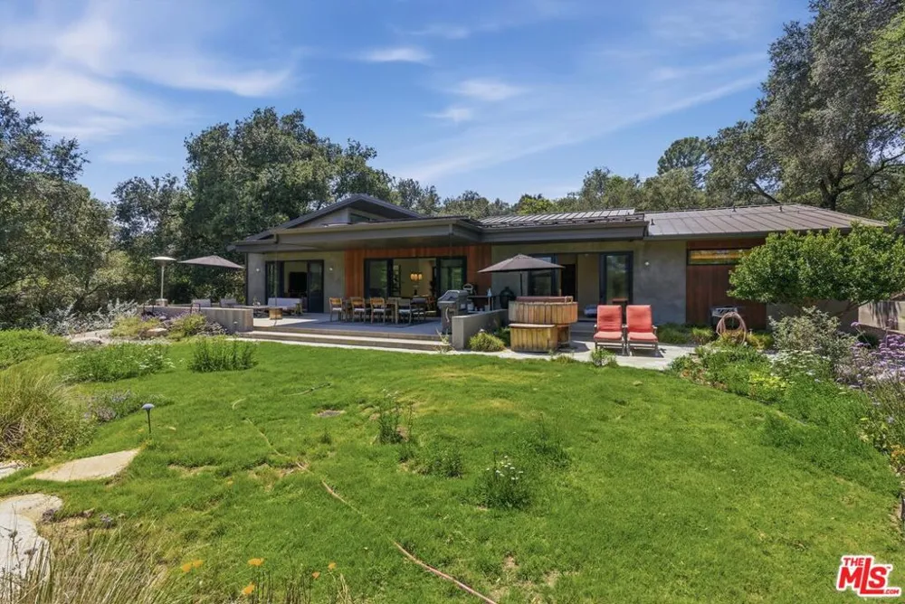 3860 Madison Road La Canada Flintridge, CA 91011